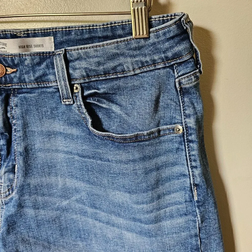 EUC LEVI'S STRAUSS HIGH RISE SHORTS RAW HEM SIZE 12 - W31